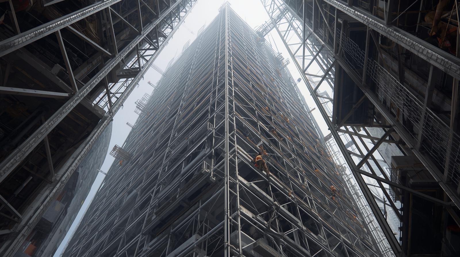 Building construction using scaffolding